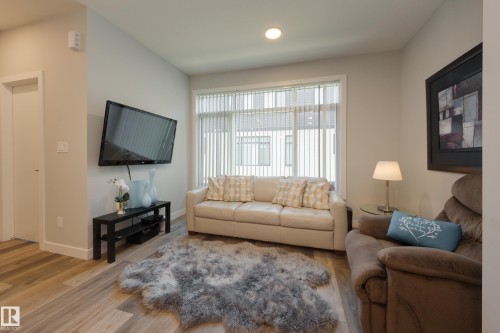 34 1729 Keene Crescent, Edmonton, AB - Indoor Photo Showing Living Room