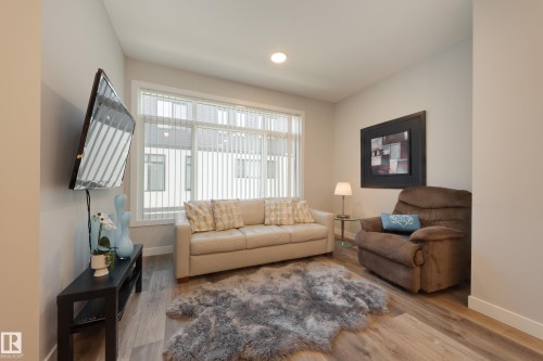 34 1729 Keene Crescent, Edmonton, AB - Indoor Photo Showing Living Room
