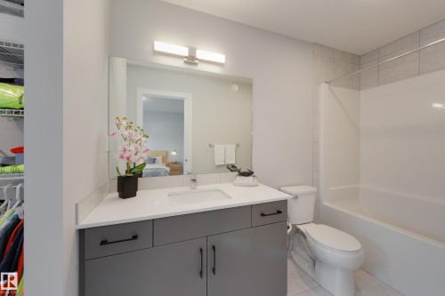 34 1729 Keene Crescent, Edmonton, AB - Indoor Photo Showing Bathroom