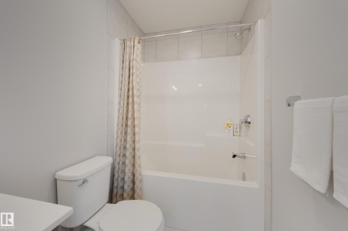 34 1729 Keene Crescent, Edmonton, AB - Indoor Photo Showing Bathroom