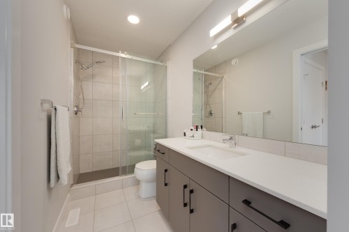 34 1729 Keene Crescent, Edmonton, AB - Indoor Photo Showing Bathroom