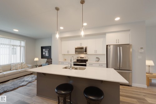 34 1729 Keene Crescent, Edmonton, AB - Indoor Photo Showing Kitchen With Upgraded Kitchen