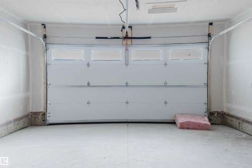 806 Elderberry Court, Edmonton, AB - Indoor Photo Showing Garage