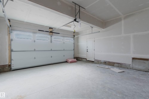 806 Elderberry Court, Edmonton, AB - Indoor Photo Showing Garage