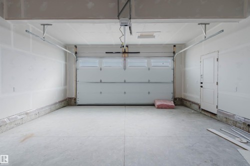 806 Elderberry Court, Edmonton, AB - Indoor Photo Showing Garage