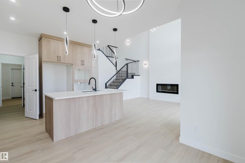 806 Elderberry Court, Edmonton, AB - Indoor Photo Showing Kitchen