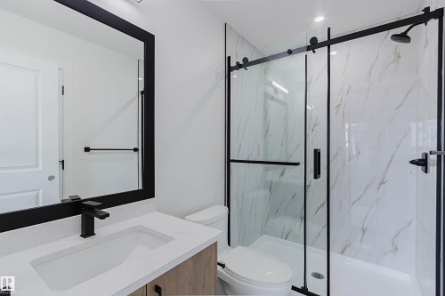 806 Elderberry Court, Edmonton, AB - Indoor Photo Showing Bathroom