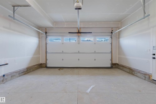 224 Edgemont Green, Edmonton, AB - Indoor Photo Showing Garage