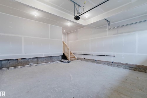 224 Edgemont Green, Edmonton, AB - Indoor Photo Showing Garage