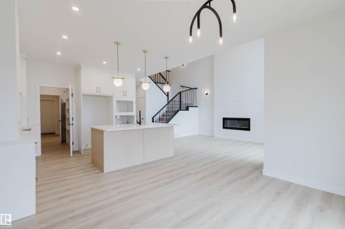 224 Edgemont Green, Edmonton, AB - Indoor Photo Showing Kitchen