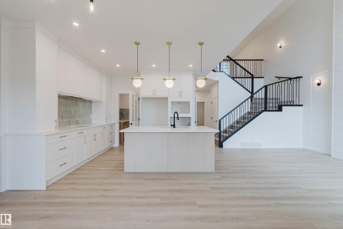 224 Edgemont Green, Edmonton, AB - Indoor Photo Showing Kitchen