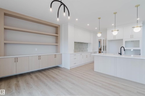 224 Edgemont Green, Edmonton, AB - Indoor Photo Showing Kitchen With Upgraded Kitchen