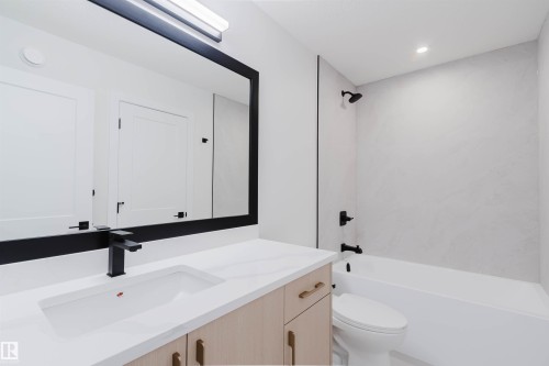 224 Edgemont Green, Edmonton, AB - Indoor Photo Showing Bathroom