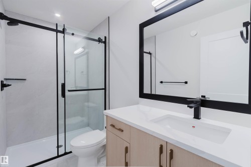 224 Edgemont Green, Edmonton, AB - Indoor Photo Showing Bathroom