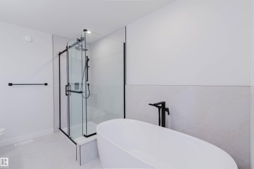 224 Edgemont Green, Edmonton, AB - Indoor Photo Showing Bathroom