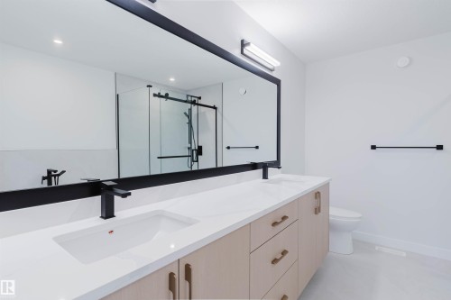 224 Edgemont Green, Edmonton, AB - Indoor Photo Showing Bathroom