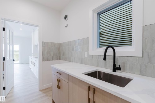 224 Edgemont Green, Edmonton, AB - Indoor Photo Showing Kitchen