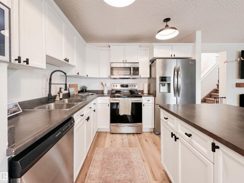 60 Nevis Close, St. Albert, AB - Indoor Photo Showing Kitchen With Stainless Steel Kitchen With Double Sink