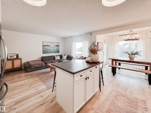 60 Nevis Close, St. Albert, AB - Indoor Photo Showing Living Room