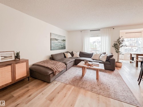 60 Nevis Close, St. Albert, AB - Indoor Photo Showing Living Room