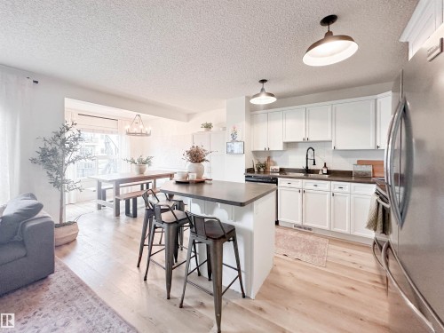 60 Nevis Close, St. Albert, AB - Indoor Photo Showing Kitchen