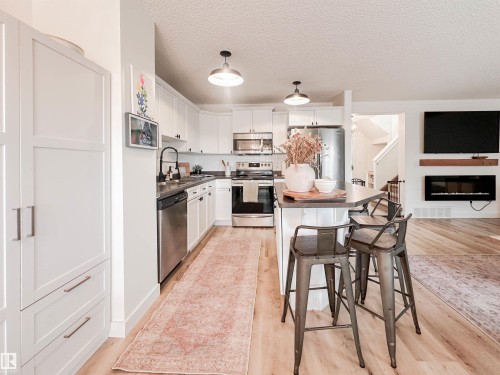 60 Nevis Close, St. Albert, AB - Indoor Photo Showing Kitchen