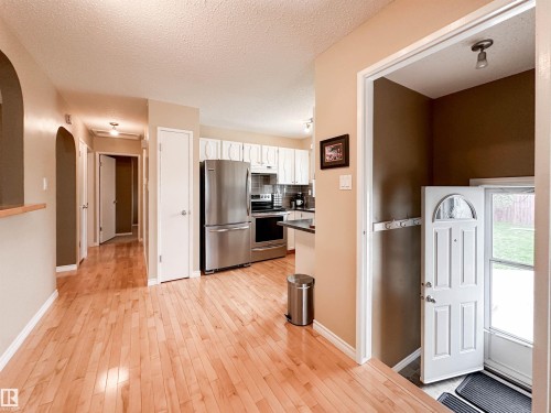 53 Alpine Boulevard, St. Albert, AB - Indoor Photo Showing Kitchen