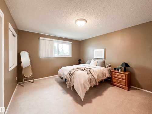53 Alpine Boulevard, St. Albert, AB - Indoor Photo Showing Bedroom