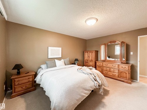 53 Alpine Boulevard, St. Albert, AB - Indoor Photo Showing Bedroom