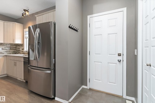 357 Desrochers Boulevard, Edmonton, AB - Indoor Photo Showing Kitchen