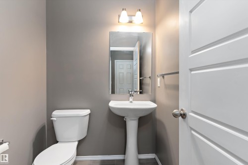 357 Desrochers Boulevard, Edmonton, AB - Indoor Photo Showing Bathroom