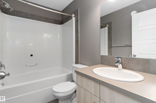 357 Desrochers Boulevard, Edmonton, AB - Indoor Photo Showing Bathroom