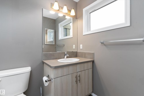 357 Desrochers Boulevard, Edmonton, AB - Indoor Photo Showing Bathroom