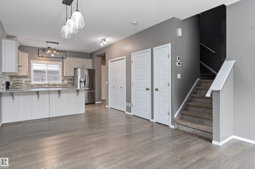 357 Desrochers Boulevard, Edmonton, AB - Indoor Photo Showing Kitchen With Upgraded Kitchen