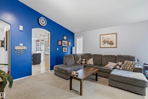 11 Egerland Place, Stony Plain, AB - Indoor Photo Showing Living Room