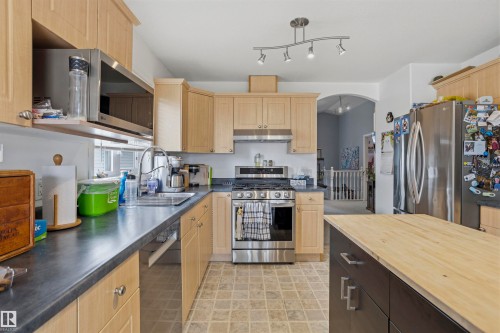11 Egerland Place, Stony Plain, AB - Indoor Photo Showing Kitchen