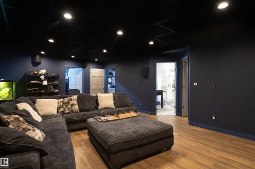 11 Egerland Place, Stony Plain, AB - Indoor Photo Showing Living Room