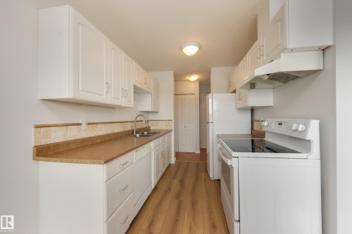 46 11265 31 Avenue, Edmonton, AB - Indoor Photo Showing Kitchen With Double Sink