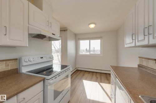 46 11265 31 Avenue, Edmonton, AB - Indoor Photo Showing Kitchen