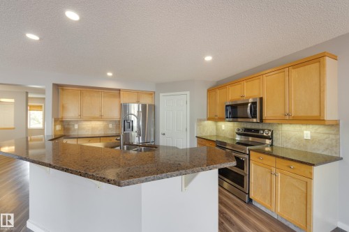 3005 Spence Wynd, Edmonton, AB - Indoor Photo Showing Kitchen With Double Sink