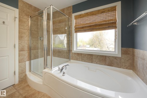 3005 Spence Wynd, Edmonton, AB - Indoor Photo Showing Bathroom