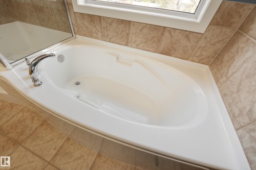 3005 Spence Wynd, Edmonton, AB - Indoor Photo Showing Bathroom