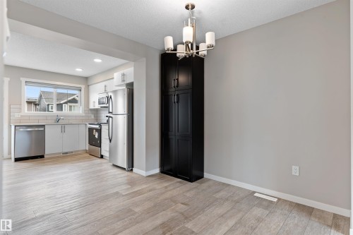 19615 28 Avenue, Edmonton, AB - Indoor Photo Showing Other Room
