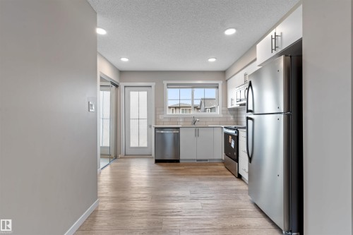 19615 28 Avenue, Edmonton, AB - Indoor Photo Showing Kitchen