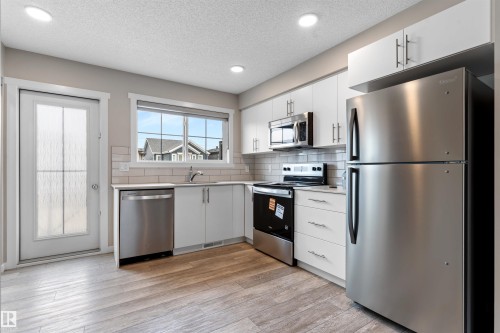 19615 28 Avenue, Edmonton, AB - Indoor Photo Showing Kitchen