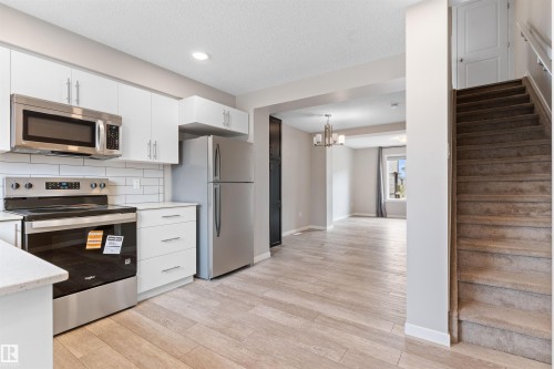 19615 28 Avenue, Edmonton, AB - Indoor Photo Showing Kitchen