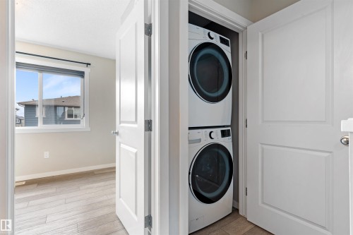 19615 28 Avenue, Edmonton, AB - Indoor Photo Showing Other Room