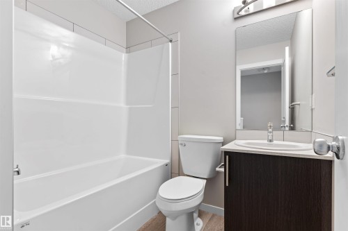 19615 28 Avenue, Edmonton, AB - Indoor Photo Showing Bathroom