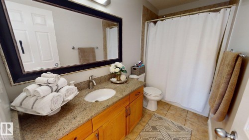 325 Cutts Court, Edmonton, AB - Indoor Photo Showing Bathroom