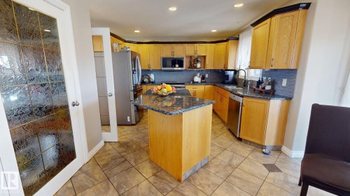 325 Cutts Court, Edmonton, AB - Indoor Photo Showing Kitchen
